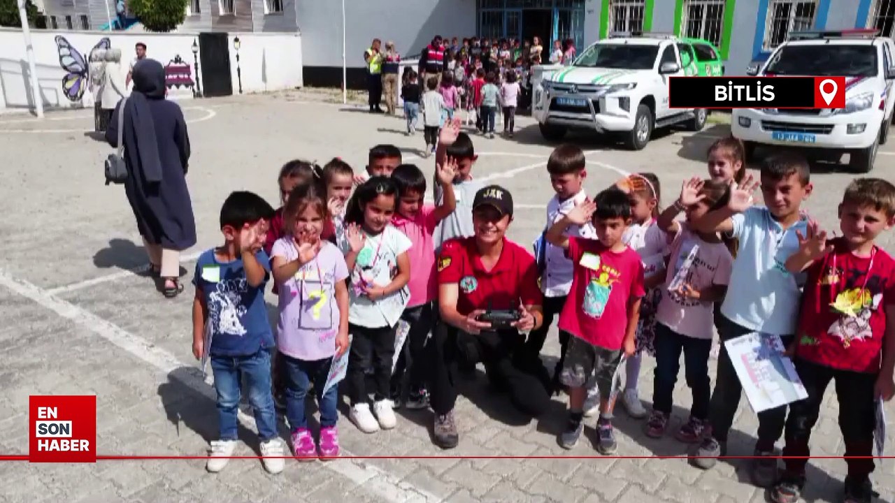 Bitlis'te Jandarma ekipleri öğrencilerin okul heyecanına ortak oldu