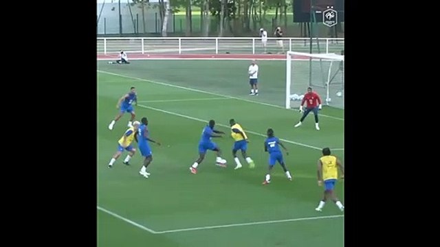 Dembélé marque un but XXL à l'entrainement et chambre Mbappé