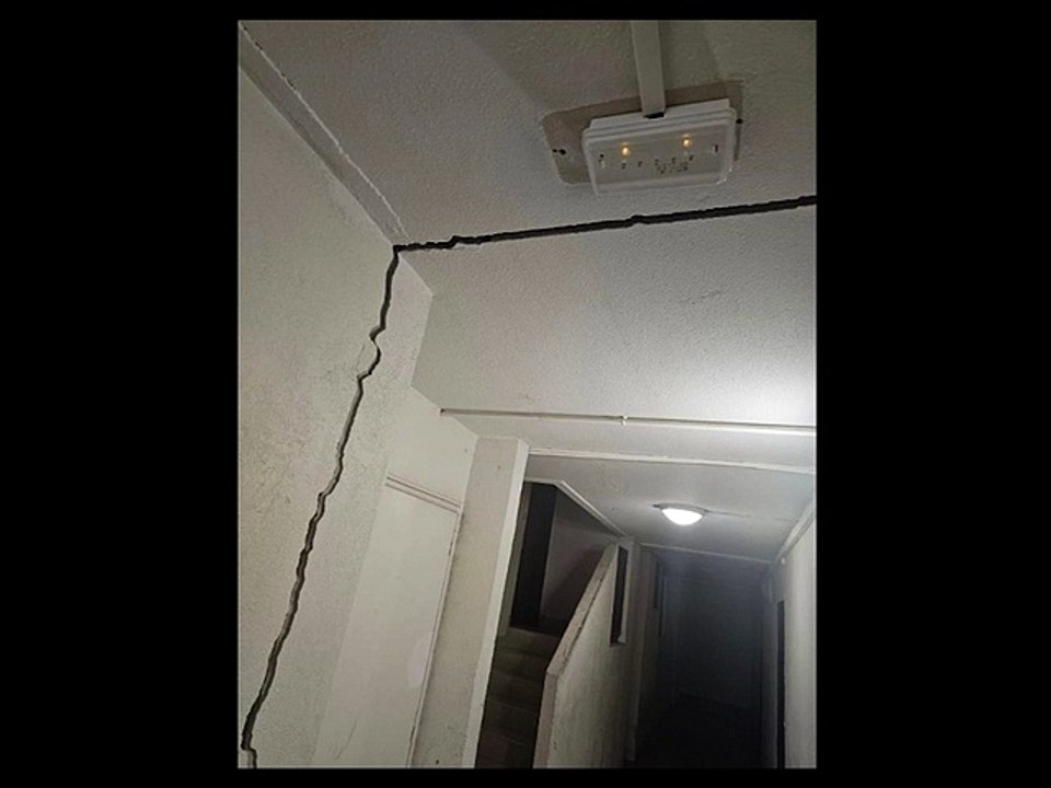 Bâtiments évacués à Martigues: les photos des fissures