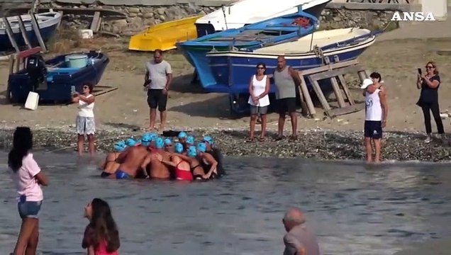 Nuoto, Calligaris attraversa lo Stretto di Messina a 50 anni dal suo record mondiale