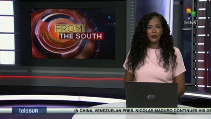 Thousands of Chilean women hold a vigil in La Moneda