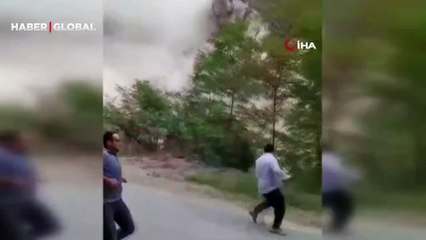 Büyük panik yaşandı! Taş ocağındaki heyelan böyle görüntülendi