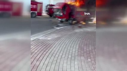 Başakşehir'de kamyonet alev topuna döndü: O anlar kamerada