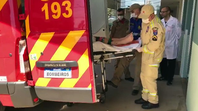 Idosa fica ferida ao sofrer queda em residência