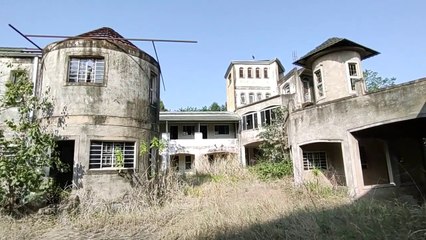 O CASTELO ABANDONADO DO CANTOR JOSÉ RICO