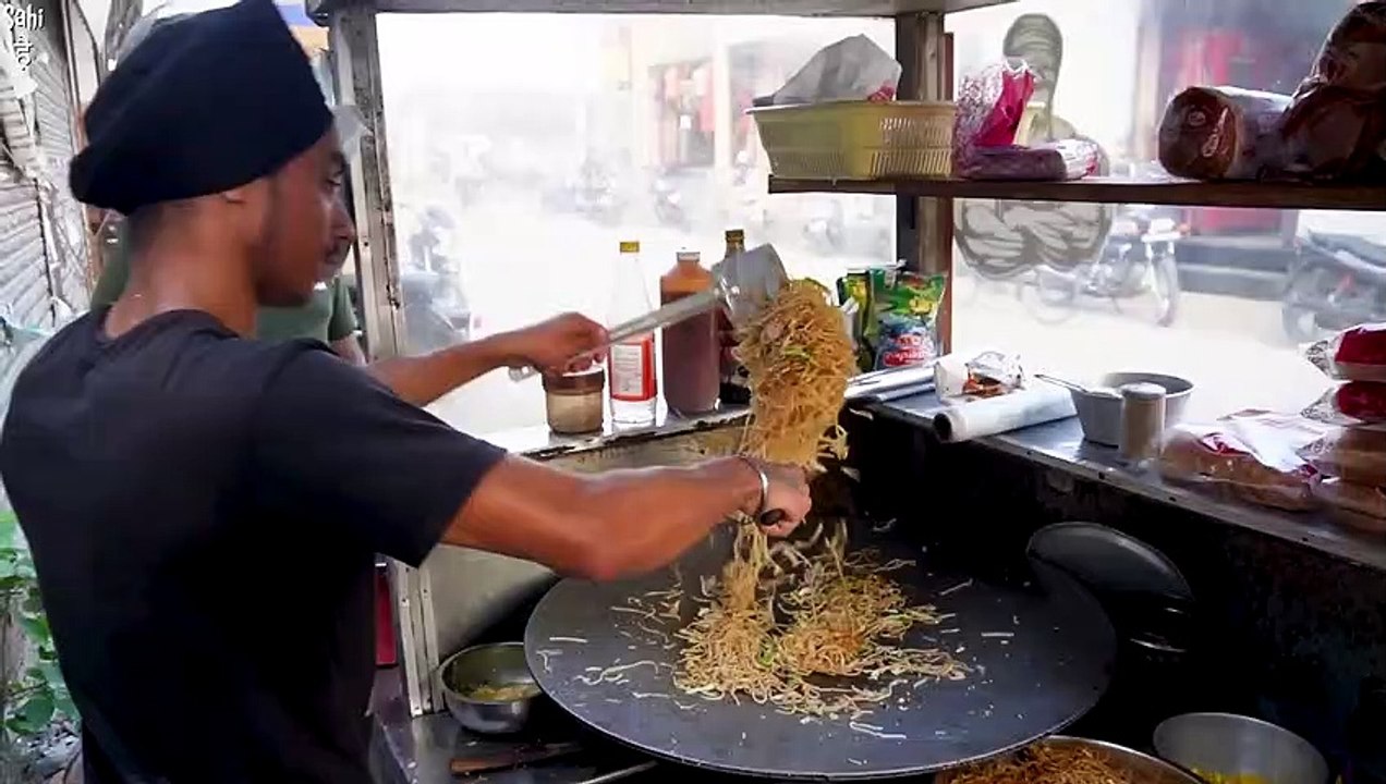 17 Years Old Speedy Singh ka  Burger  Street Food India(1080p)