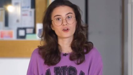 Voici - Les Bracelets rouges : qui est Esther Blanc, l'interprète de Zoé ?