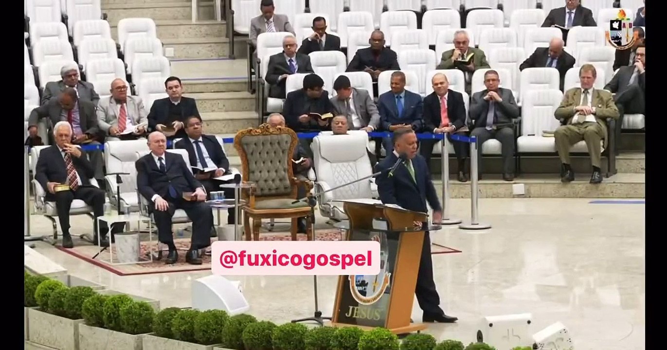Pastor em São Paulo sugere que mulheres "rastejem" para manter marido
