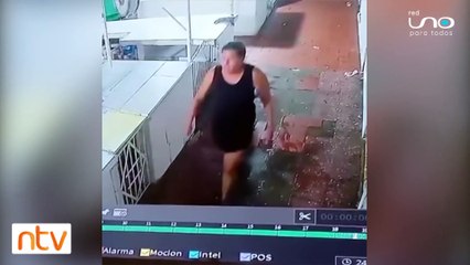 Buscan a mujer que robó 4 moldes de queso en el mercado Los Pozos
