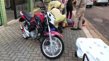 Homem cai de moto na Rua Minas Gerais e fica ferido