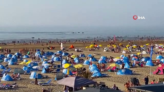 Hollanda'da Hava Sıcaklığı 30 Dereceyi Aştı, Halk Plajlara Akın Etti