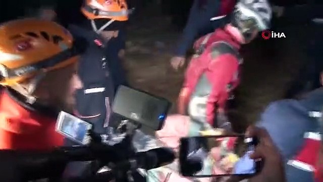 Mide Kanaması Geçiren ABD'li Bilim Adamı 9 Gün Sonra Mağaradan Çıkartıldı