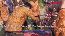 Suasana saat Mantan Jenderal dan Purnawirawan TNI-Polri Tabur Bunga di TMP Kalibata