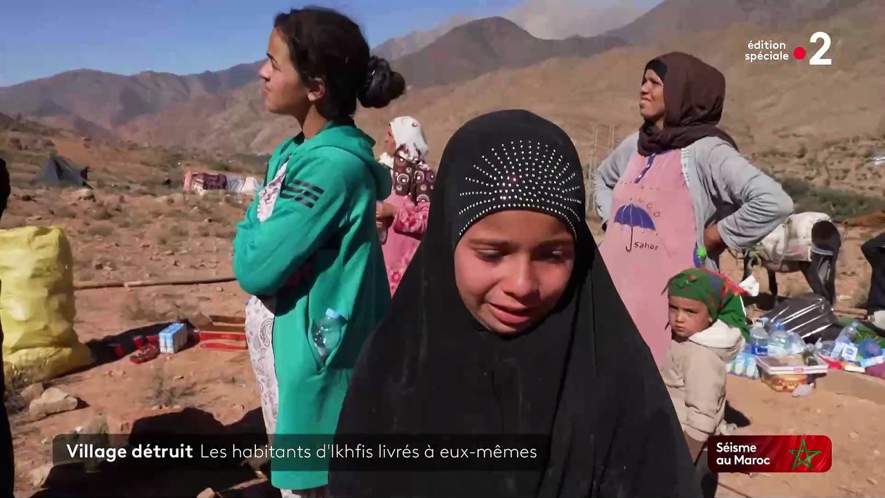 Séisme au Maroc : Au coeur d'un village du haut Atlas, totalement détruit, qui voit les secours arriver en hélicoptère