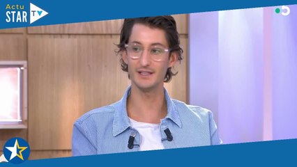 Braguette ouverte  Pierre Niney gêné, cette situation improbable sur le tournage d'un film très