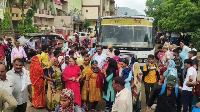 अलवर बस स्टैंड पर सवा घंटे तक रोडवेज बस का क्यों चक्का जाम रहा,देखे वीडियो