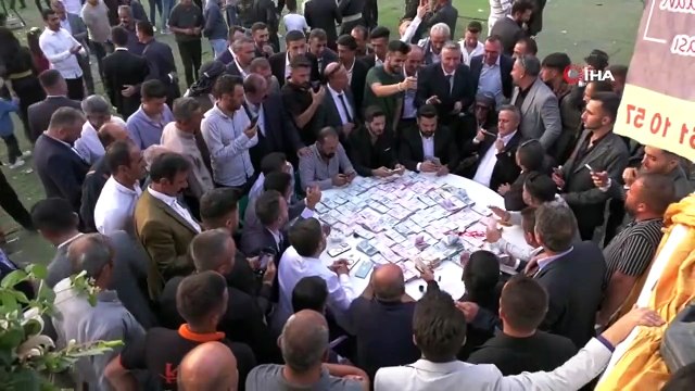 Masal gibi aşiret düğünü...Belediye başkanının oğluna 5 milyonluk takı