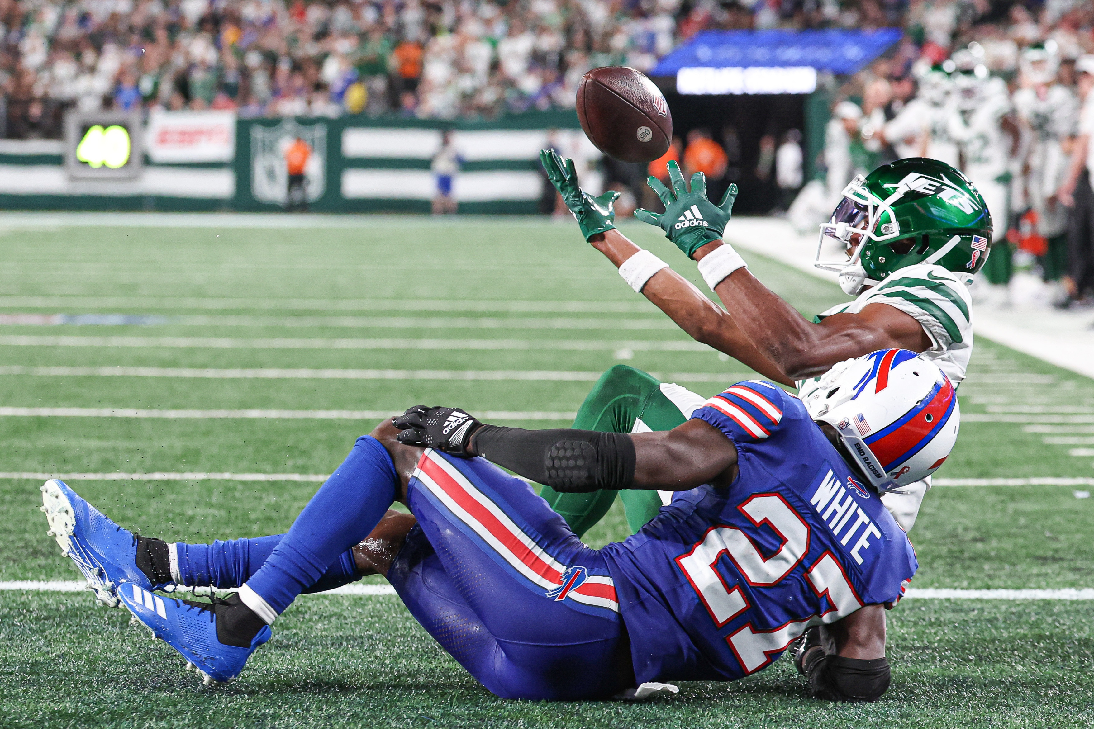 NFL : Aaron Rodgers blessé, les Jets gagnent mais pleurent