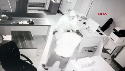 İstanbul'da çok sayıda iş yerine girip kasaları taşıyarak çalan 10 şüpheli gözaltına alındı