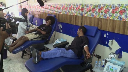 Séisme: Jamel Debbouze fait un don de sang à Marrakech