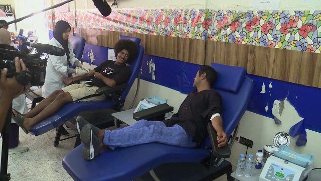 Séisme: Jamel Debbouze fait un don de sang à Marrakech