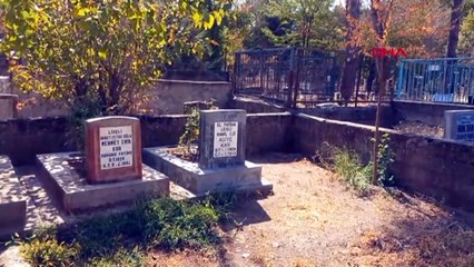 DİYARBAKIRİKİNCİ DEFİN İÇİN KABİRDEN ÇIKARDIĞI KEMİKLERİ FIRLATTIĞI GÖRÜNTÜLER TEPKİ ÇEKTİ