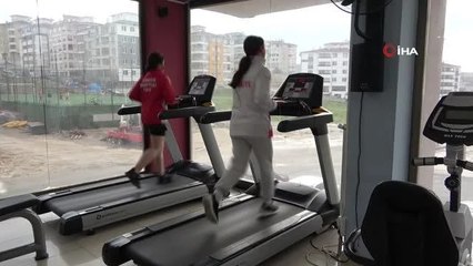 Ailesi balerin olmasını isterken kick boksa merak salan 17 yaşındaki Yağmur, dünyada Türkiye'yi temsil ediyor