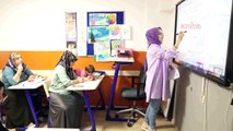 Buca Belediyesi ve Buca İlçe Milli Eğitim Müdürlüğü ortaklaşa açtığı okuma yazma kursları kadınların hayatını değiştiriyor
