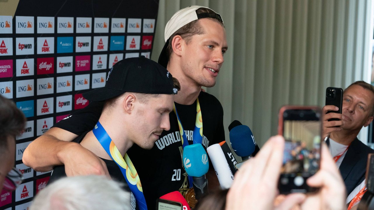 Wagner und Obst in Feierlaune: 'Ich weiß nicht mal, welcher Tag heute ist'