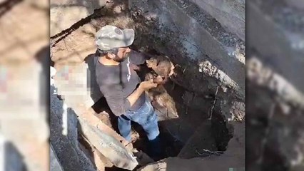 Defin işçisinin kabirden çıkardığı kemikleri fırlattığı görüntüler tepki çekti