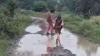 उज्जैन: विकास के नाम पर मिला सिर्फ आश्वासन, आक्रोशित ग्रामीणों ने किया चुनाव का बहिष्कार