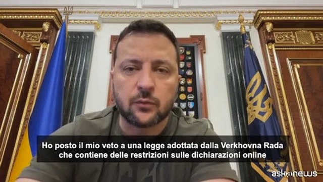 Zelensky: il reddito dei funzionari ucraini sia pubblico da subito