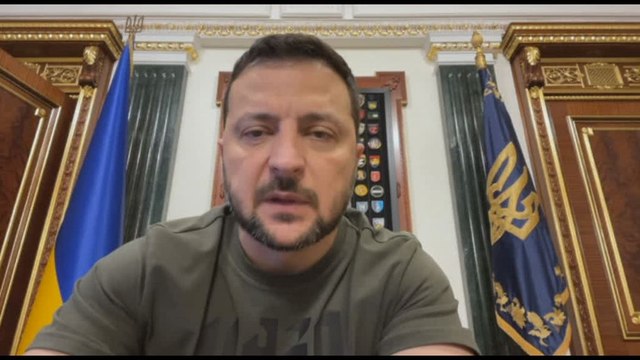 Zelensky: il reddito dei funzionari ucraini sia pubblico da subito