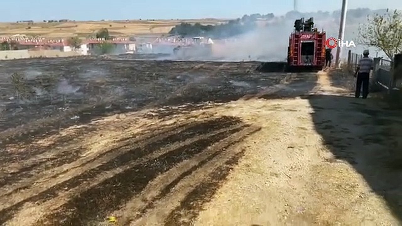Otluk alanda çıkan yangın, evlere ulaşmadan söndürüldü