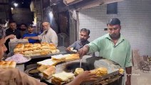 71 Years Old Famous Bun Kabab Making - Pakistani Street Food Egg Anda Burger - Karachi Food Street