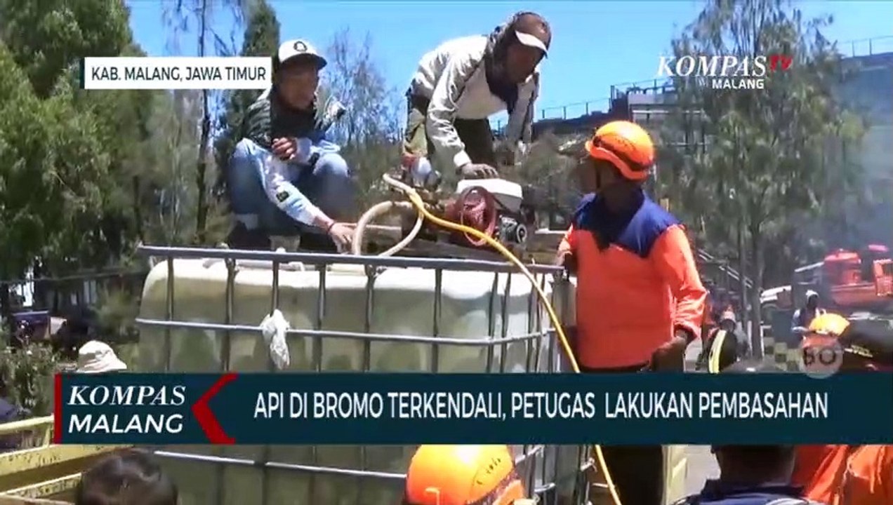 Api Padam, Petugas Lakukan Pembasahan dan Penyisiran