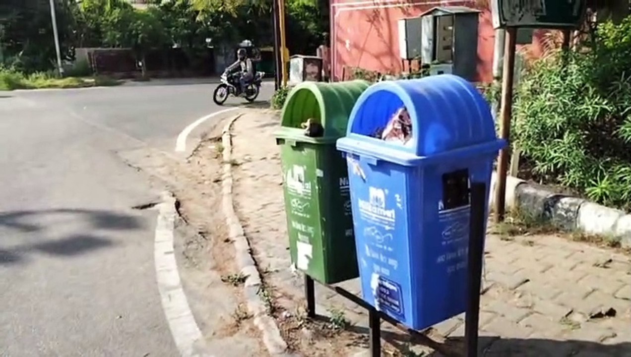 हर साल लगते लाखों रुपए के डस्टबिन, न सफाई न रख-रखाव... हो रहे कचरा
