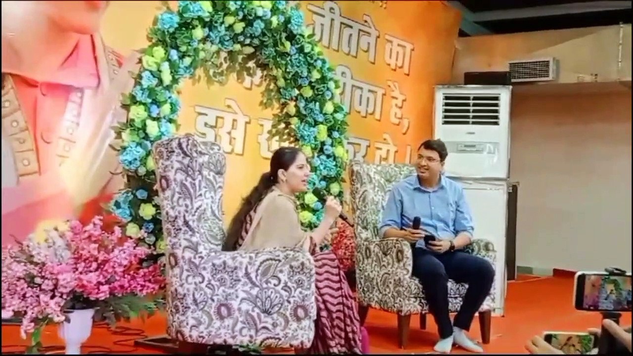 कोचिंग विद्या​र्थियों से बोली जया- आज के संघर्ष से कल बन जाता है  सुहाना बनेगा, लक्ष्य पर ध्यान रखें, खुश  रहें