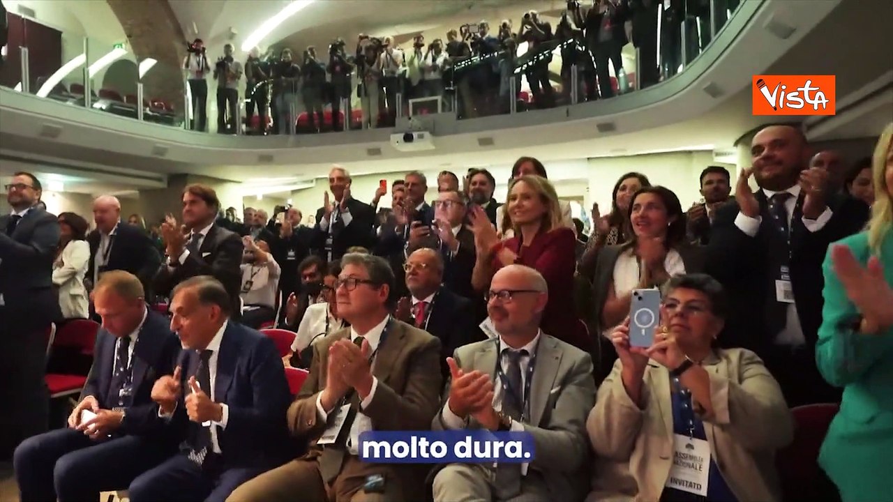 "Non sar? un'avventura". Meloni cita Battisti all'assemblea di FdI