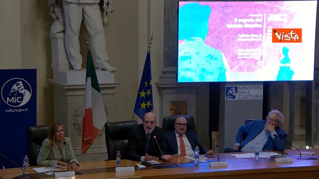 Giovanni Grasso durante presentazione suo libro: Mai avremmo pensato di tornare a guerra di trincea