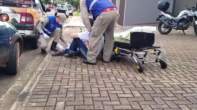 Motociclista fica ferido após colisão traseira na rua Paraná