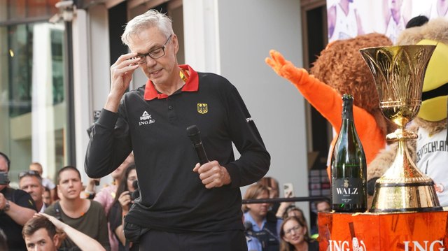 Pläne von Bundestrainer Herbert? Sauna, schwimmen gehen, ein Loch ins Eis hacken