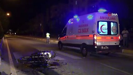 Motosikletin kamyonete çarptığı kazada 2 kişi öldü, kaza anı kamerada