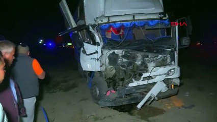 Konya'da Kamyonet ve Kamyon Çarpıştı: 2 Ölü, 7 Yaralı