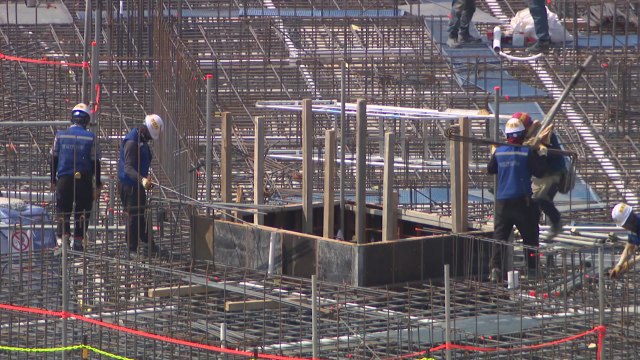 취업자 증가 두 달째 20만 명대...제조업 8개월째 감소 / YTN