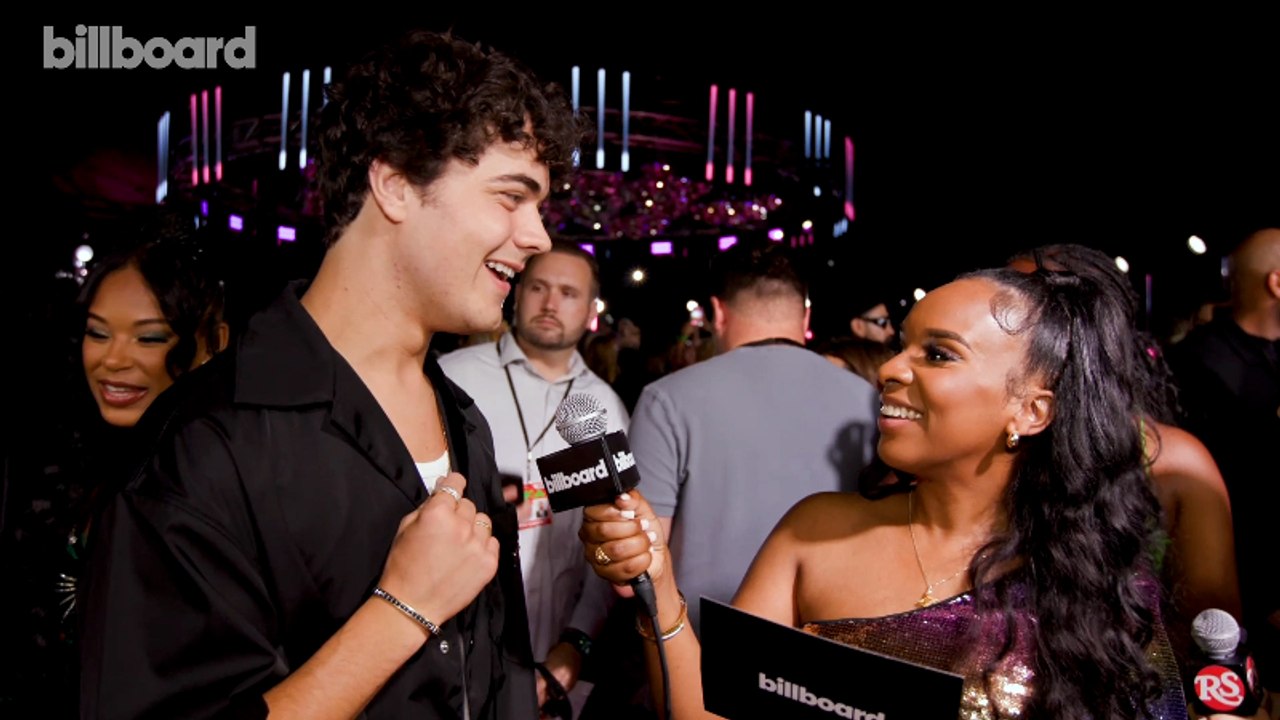 Alexander Stewart on The Fan Reaction to "i wish you cheated," Writing About His Life & Wanting To Collab With Doja Cat | 2023 MTV VMAs