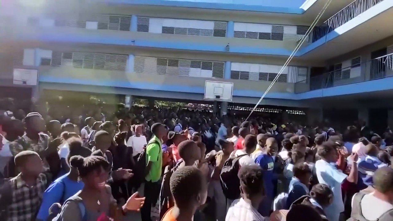 PM Ariel Henry lanse ofisyèlman ane akademik 2023-2024, epi inogire 2 lekòl nan depatman Grandans