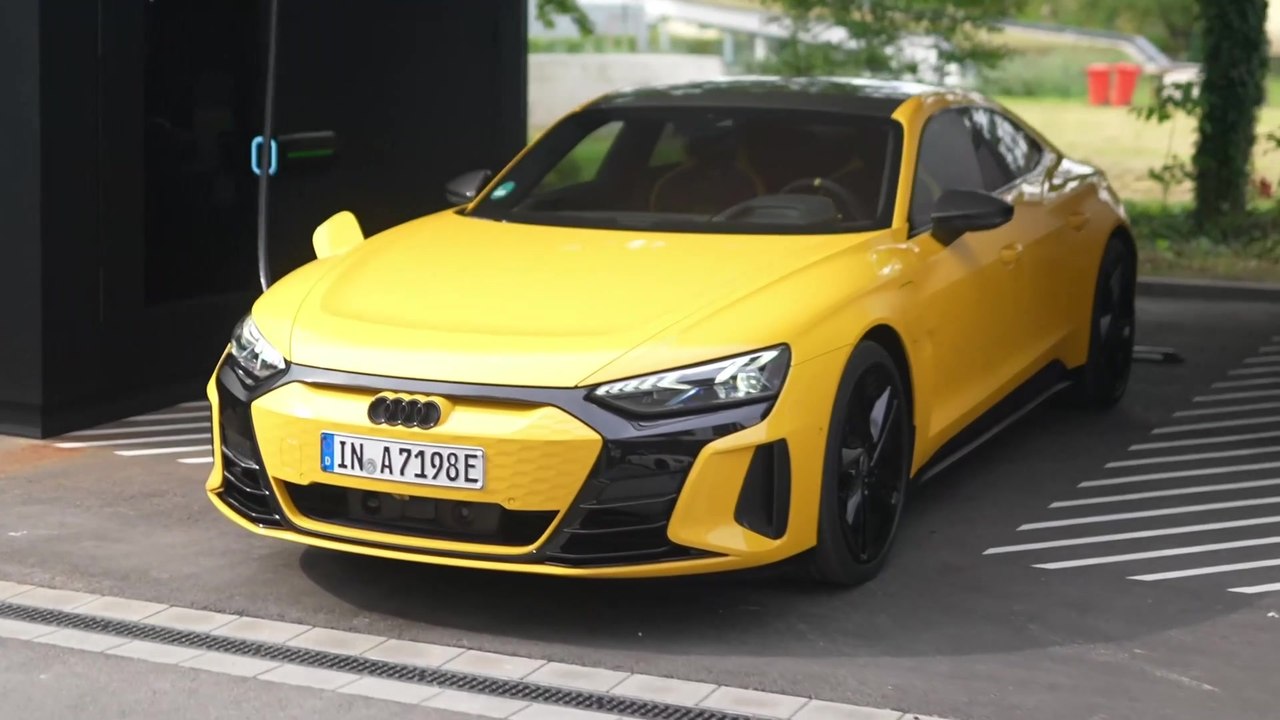 Neuer Audi charging hub in München eröffnet