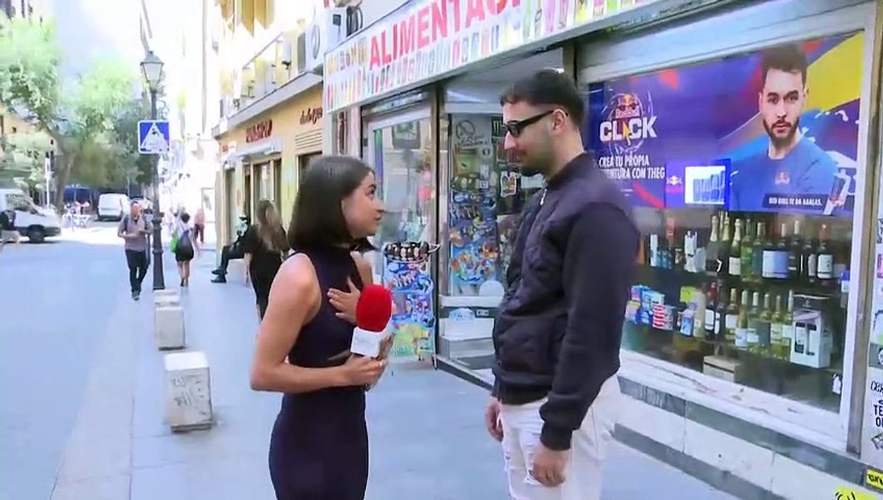 Un homme arrêté après avoir agressé sexuellement une journaliste qui faisait un direct à la télévision espagnole : Il lui met une main aux fesses et assume à l'antenne !