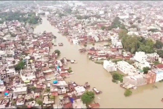 बाराबंकी में बाढ़ जैसा हाल, 2000 से ज्याद लोग फंसे लोग फंसे:620 लोगों का रेस्क्यू